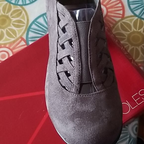 Pumps - Picture 5 of 6